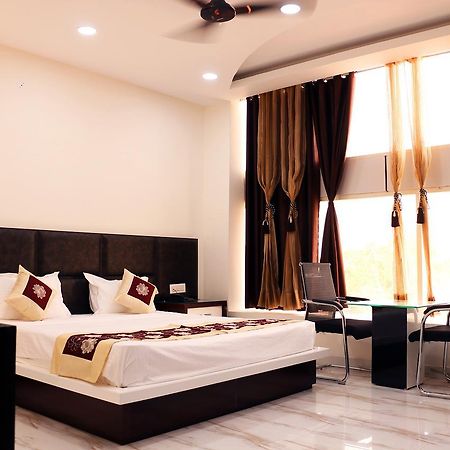 Hotel Neelam Moga Ludhiana Dış mekan fotoğraf