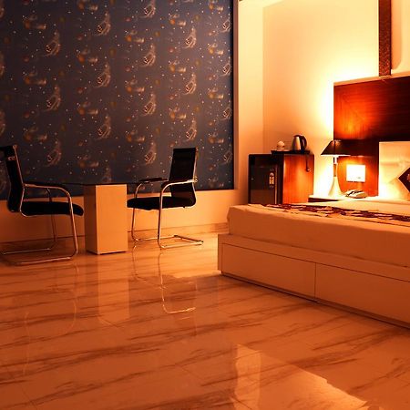 Hotel Neelam Moga Ludhiana Dış mekan fotoğraf