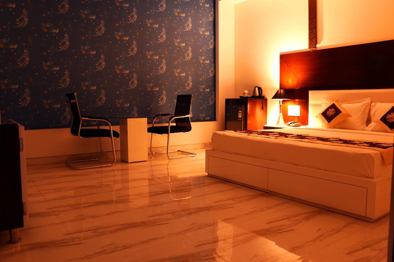 Hotel Neelam Moga Ludhiana Dış mekan fotoğraf
