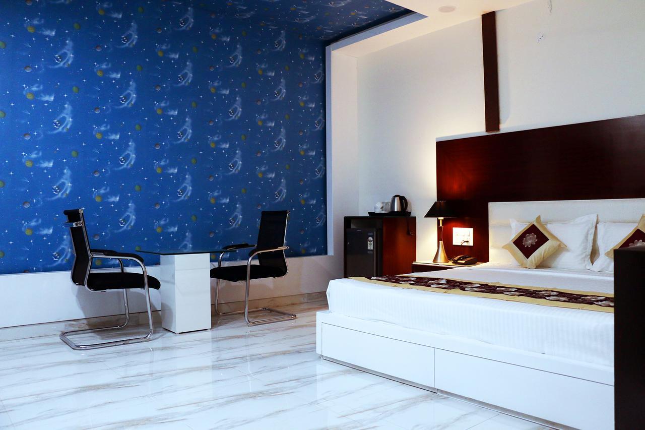 Hotel Neelam Moga Ludhiana Dış mekan fotoğraf