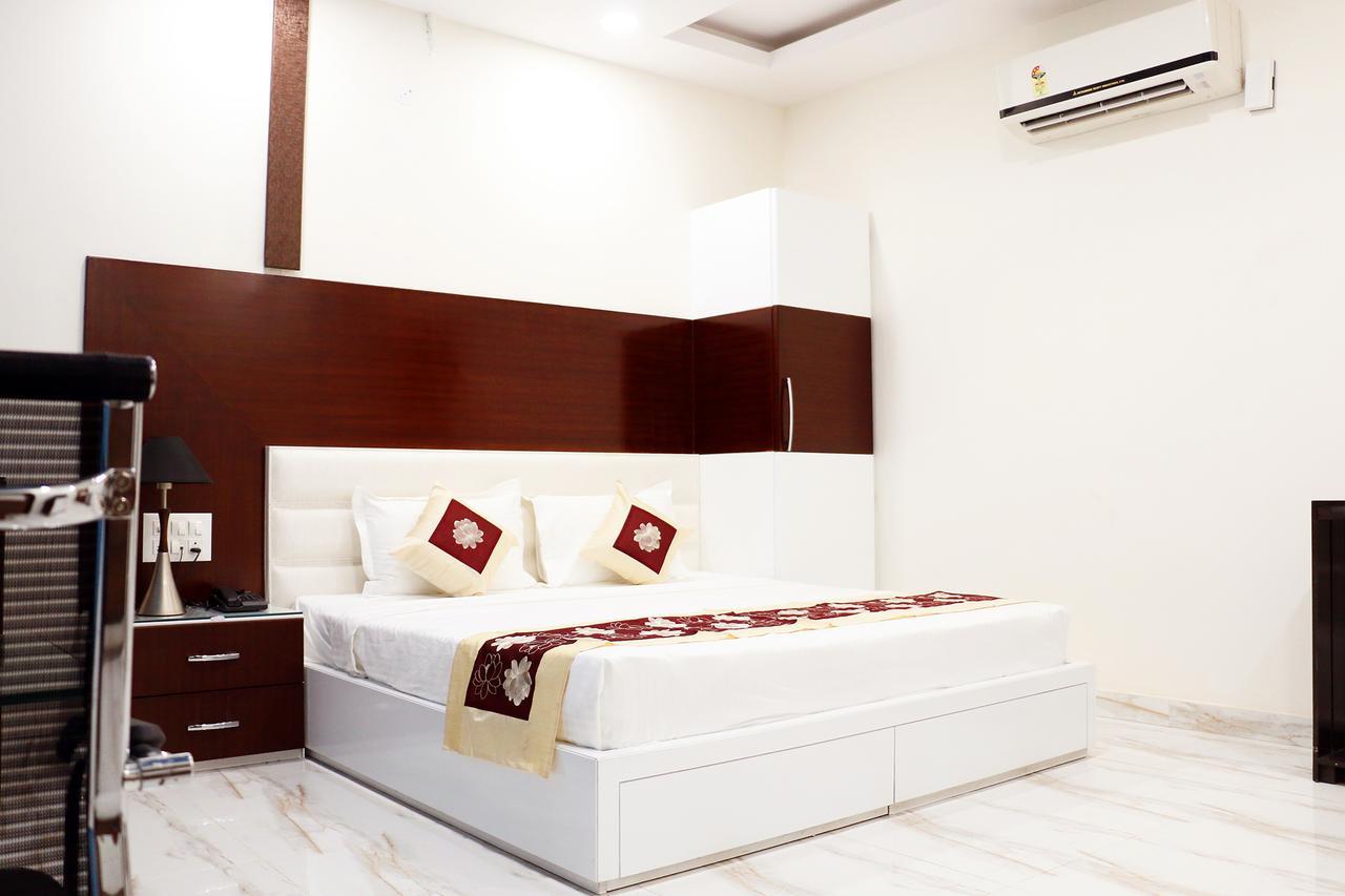 Hotel Neelam Moga Ludhiana Dış mekan fotoğraf