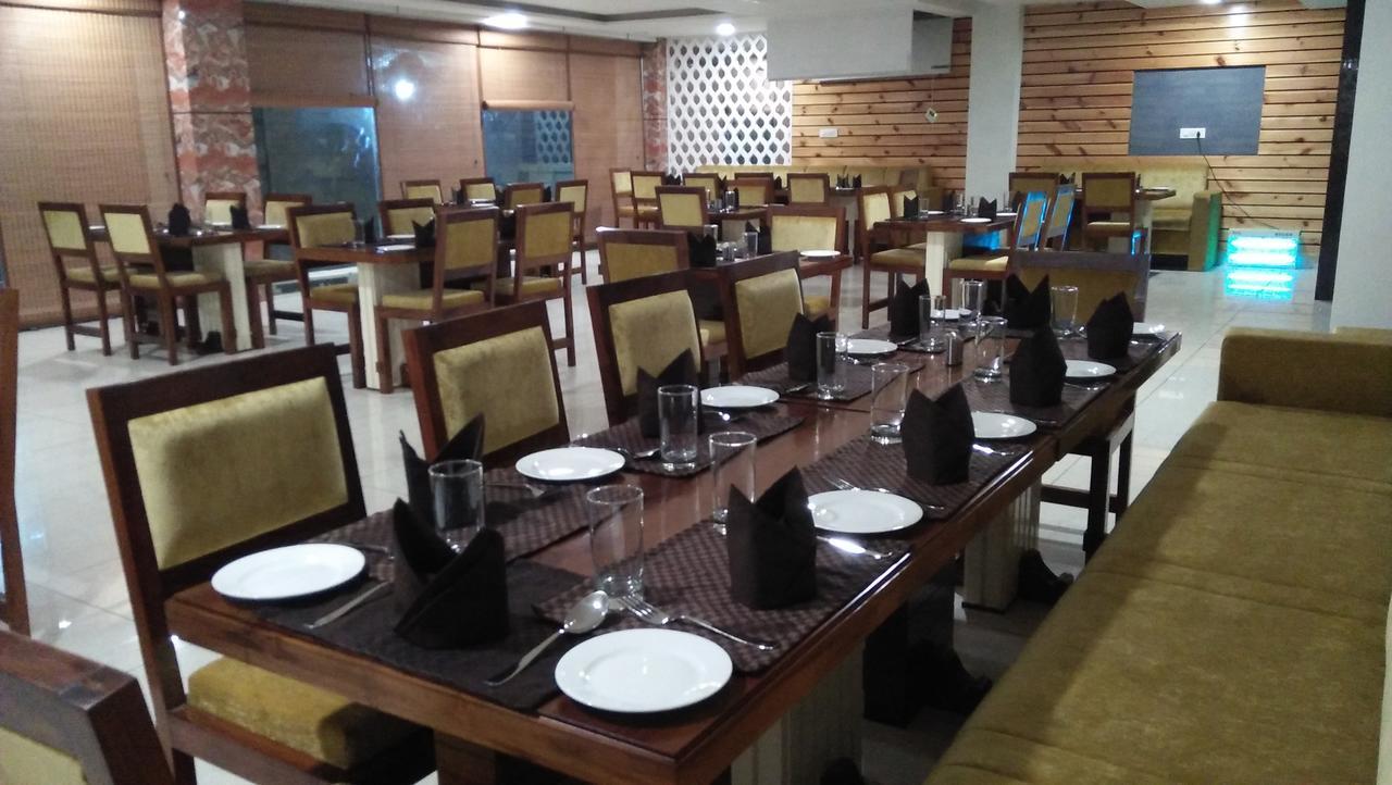 Hotel Neelam Moga Ludhiana Dış mekan fotoğraf