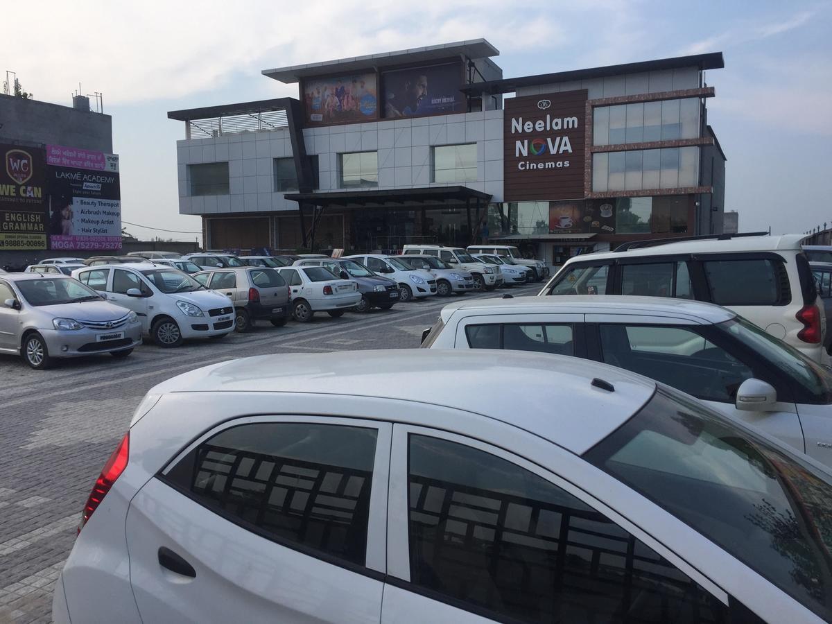 Hotel Neelam Moga Ludhiana Dış mekan fotoğraf