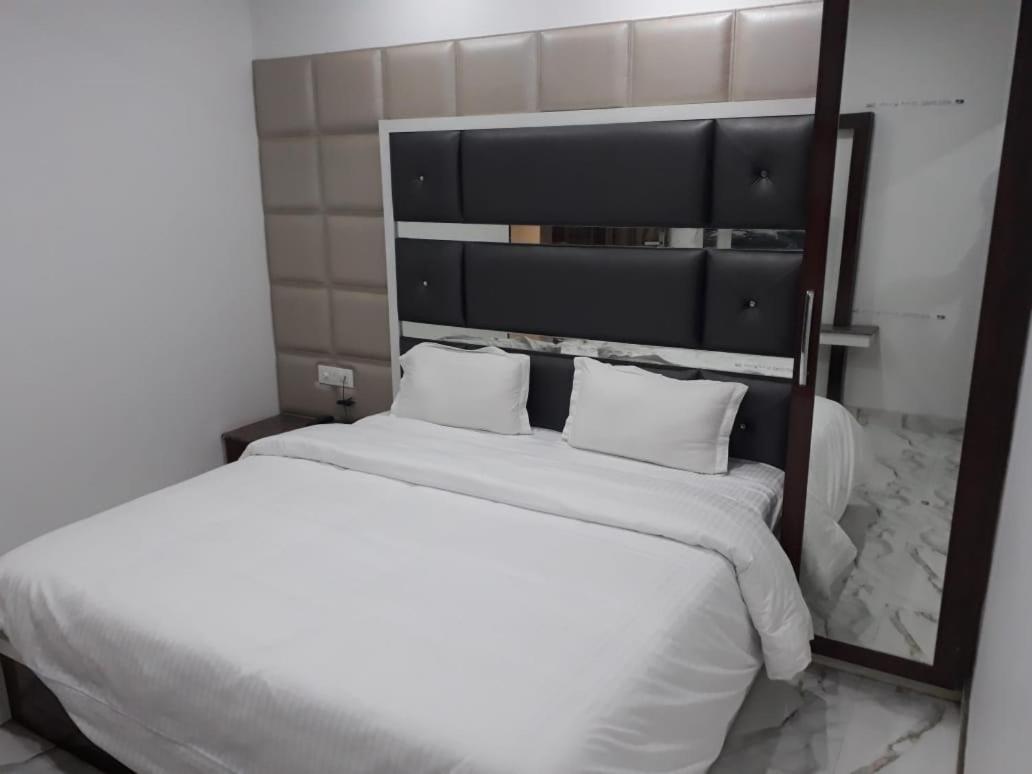 Hotel Neelam Moga Ludhiana Dış mekan fotoğraf
